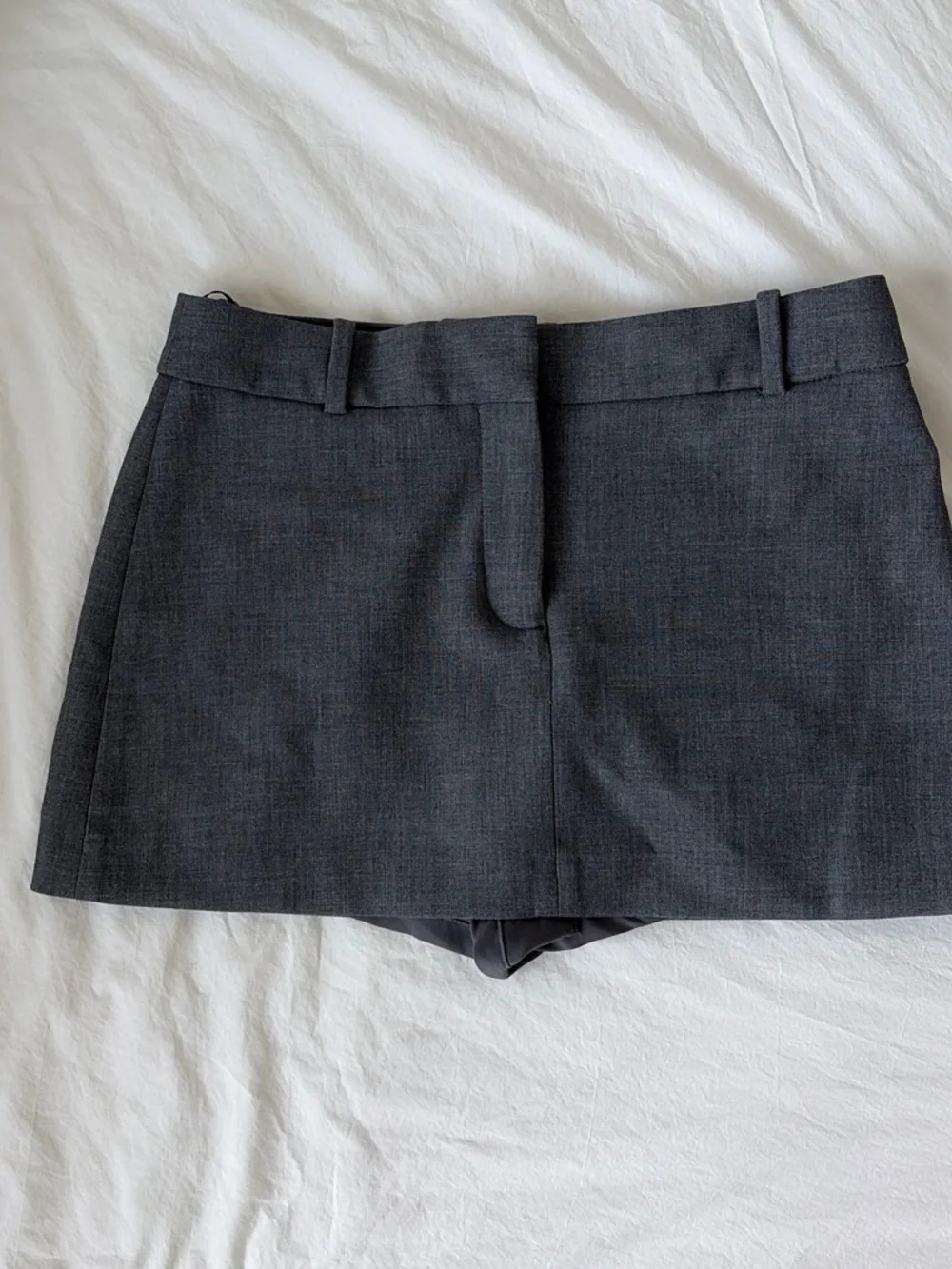 Aritzia Babaton Chisel Skort 4